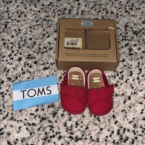 ❤️Like new baby toms❤️